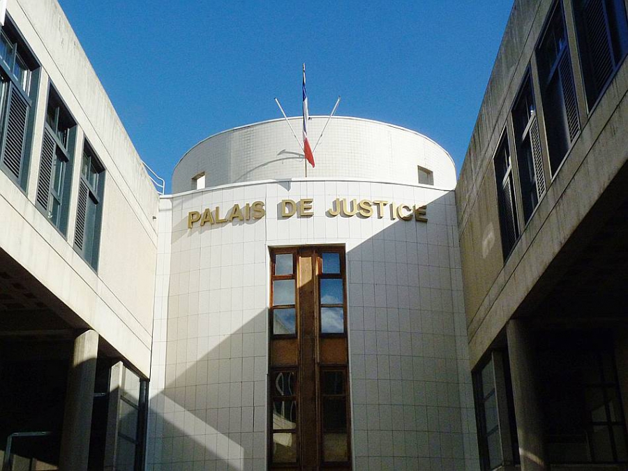 Entrée du palais de justice de Draguignan