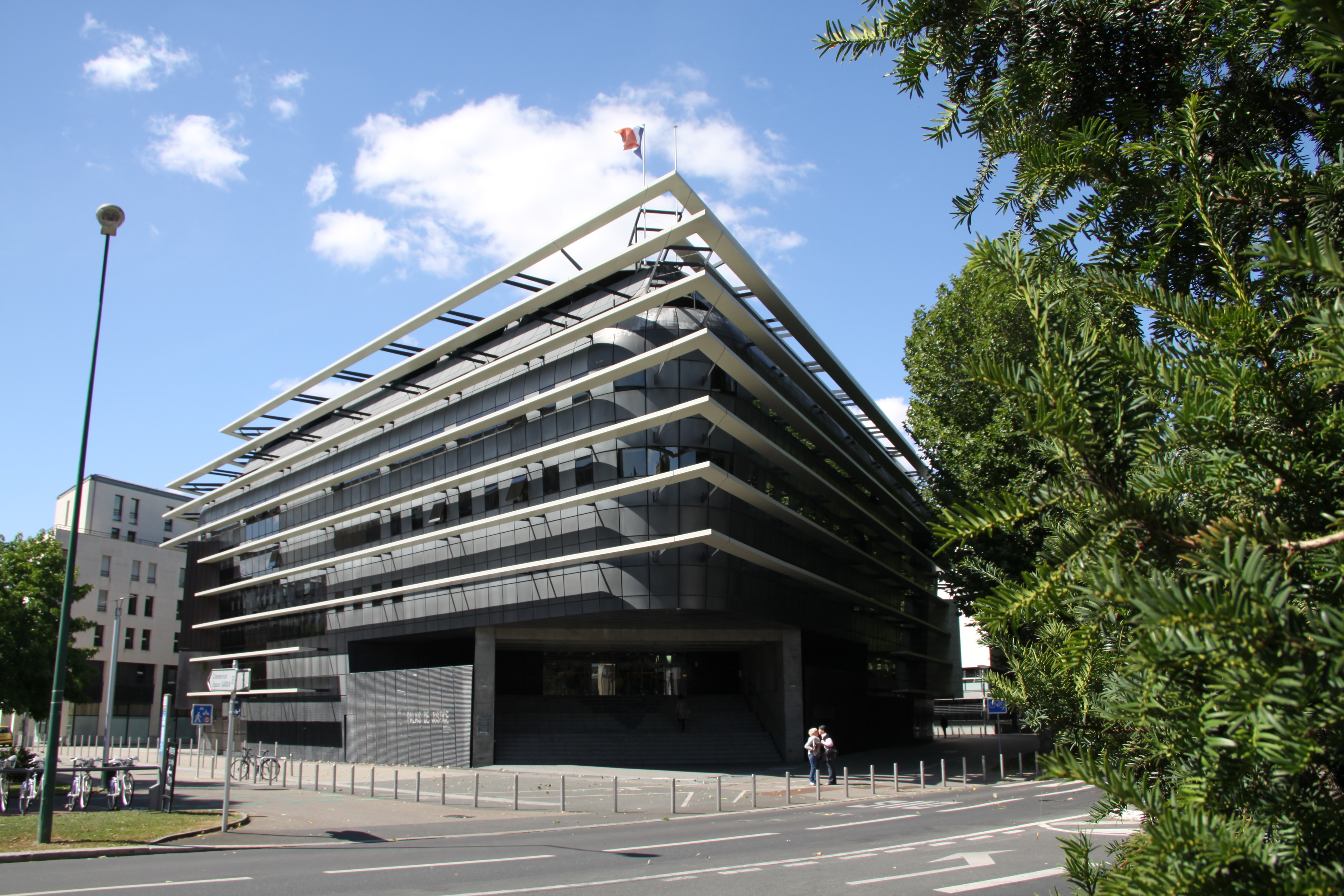 le palais de justice place Gambetta