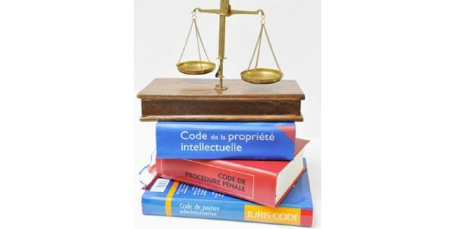 Symboles de la justice : codes et balance