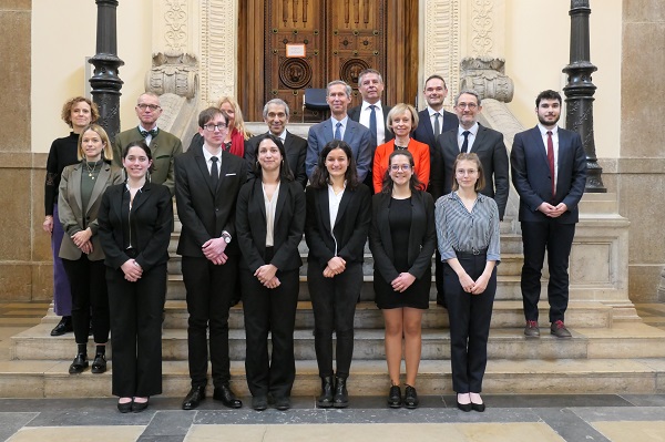 Photographie du jury et des finalistes