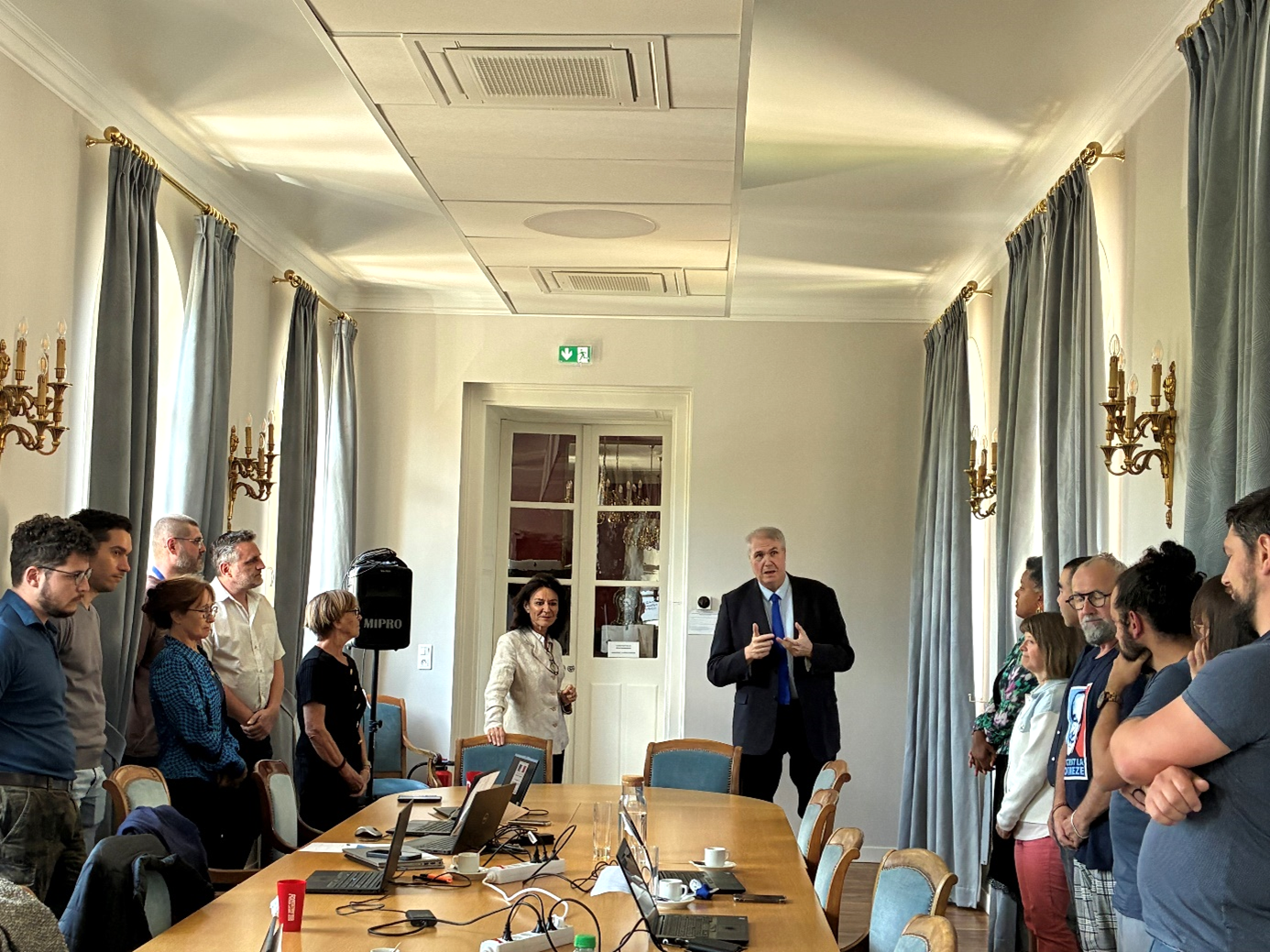 Remise des dons d’ordinateurs