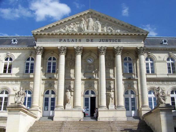 Façade avant du palais de justice d'Amiens