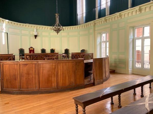 Salle d'audience du tribunal