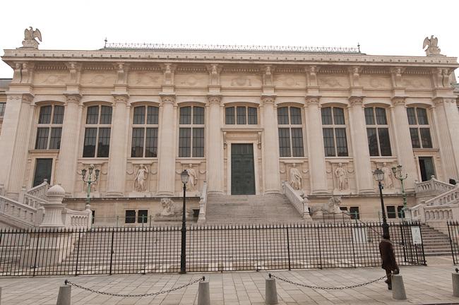 Le palais vu de la place Dauphine