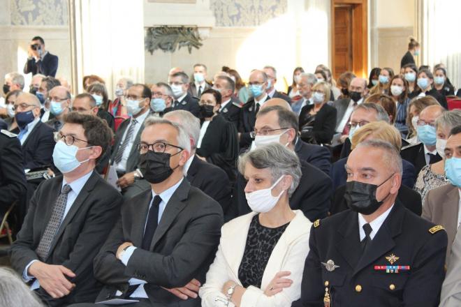 De gauche à droite : M. Paul Huber, Directeur des services judiciaires, M. Olivier CHRISTEN, directeur des affaires criminelles et des grâces, Mme Catherine PIGNON, secrétaire générale du ministère de la justice et le général Laurent TAVEL, commandant la gendarmerie de Rhône-Alpes et la gendarmerie pour la zone de défense et de sécurité sud-est
