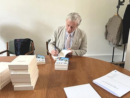 Monsieur Jean-Christophe RUFIN dédicace ses ouvrages