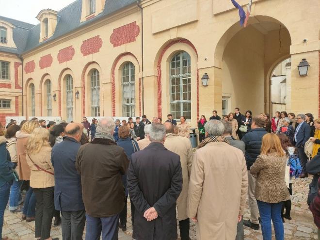 Moment de recueillement à la CA de Versailles