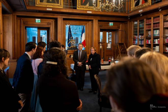 Le premier président et la procureur générale félicitent les assistants de justice reçus au concours d'entrée de l'ENM