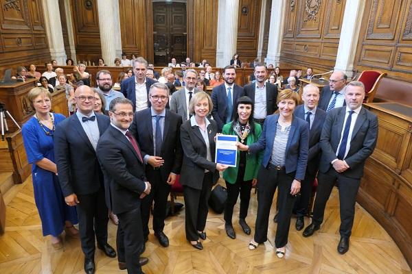 Remise du rapport de fin de mission des ambassadeurs de l'amiable à la première présidente de la cour d'appel de Lyon