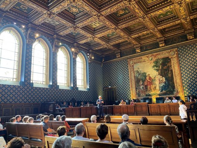 Présentation de la justice civile par le premier président dans la chambre dorée.