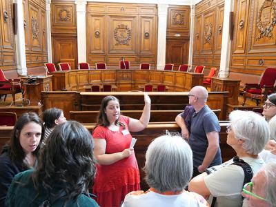 En salle d'audience Montesquieu